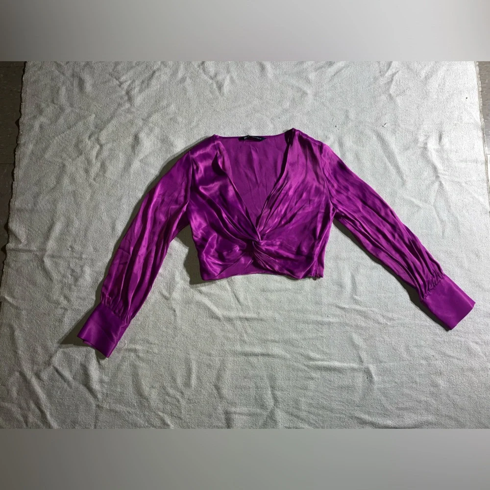 Zara Satin Purple Fuschia Longsleeve Twist Front Knotted Crop Top - Picture 4 of 14
